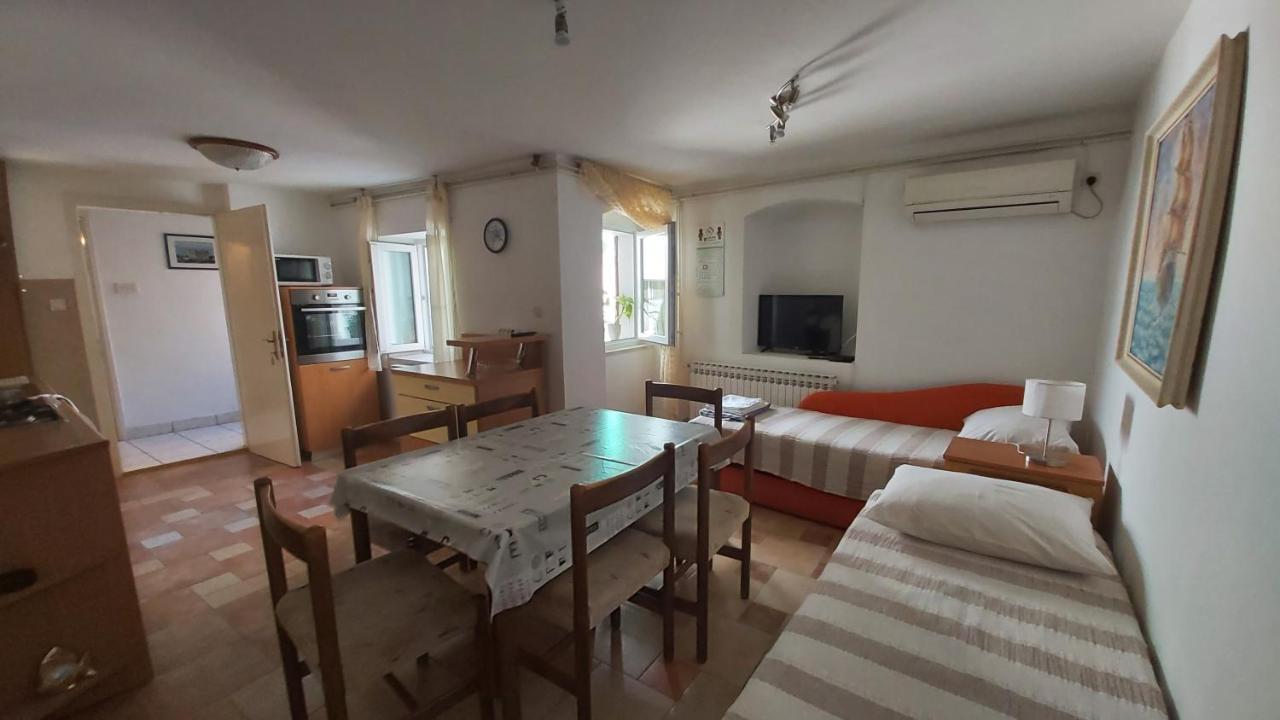 Apartment Uskok Senj  Buitenkant foto